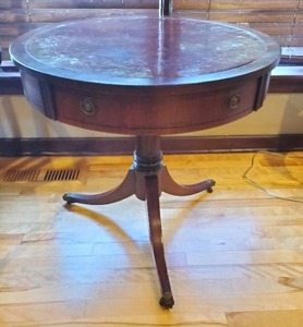 lot 2 image: Vintage Round Occasional Table