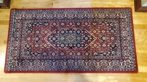 lot 6 image: Small Area Rug