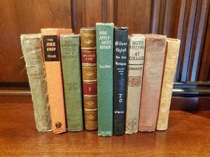 lot 11 image: Collection Of Vintage Books