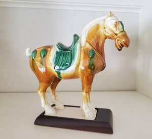 lot 30 image: Unnamed Horse Figurine