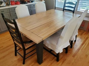 lot 31 image: Dinning Room Table With Six Chairs