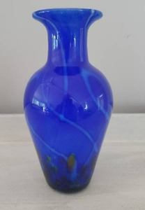 lot 91 image: Hand Blown Glass Incased Vase