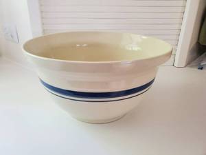 lot 96 image: 6QT Stoneware Bowl