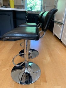 lot 300 image: Pair of Black Leather Retro Adjustable Bar Stools