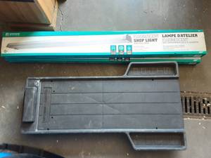 Creeper & 2 Fluorescent  Light Fixtures With 5 Power Cord & Pull Chain New In Boxes.