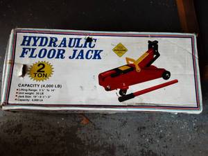 Hydraulic 2-Ton Floor Jack In Box