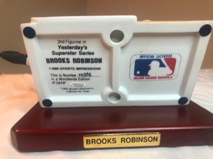 lot 21 image: Sports Impressions Figurine Yesterdays Supertars Series Brooks Robinson