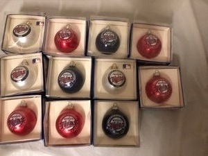 lot 31 image: Sports Collector Series Minnesota Twins Ornaments