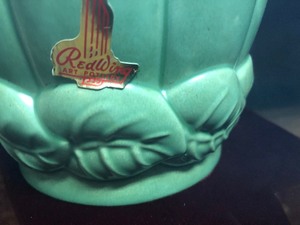 lot 89 image: Redwing Art Pottery