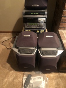lot 69 image: Philips Magnavox Mini HiFi System
