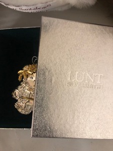 lot 131 image: 1994 Limited Edition 10th Year SantaBear