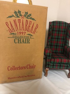 lot 135 image: 2 Santa Bears With Santa Bear Chair