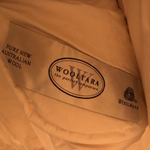 lot 148 image: Overunderlay comforter