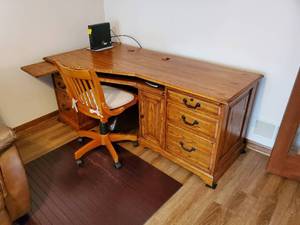lot 11 image: Winners Only Solid Oak Desk With Chair And Floor Mat