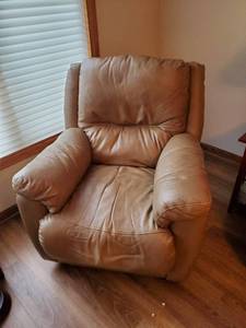 lot 13 image: Lane Leather Swivel Recliner