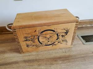lot 27 image: American Wildlife Storage Box