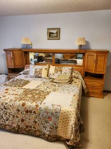 lot 28 image: RBEK Oak King Bed