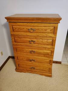 lot 30 image: RBEK Five Drawer Dresser
