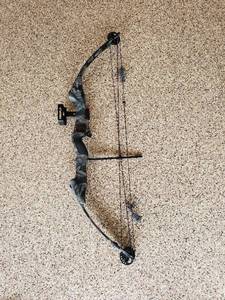 lot 2 image: XI Ultra Magnum Compound Bow