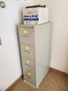 lot 53 image: 4 Drawer Filing Cabinet With Files