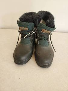 lot 58 image: Womans Size 8 Sorel Boots