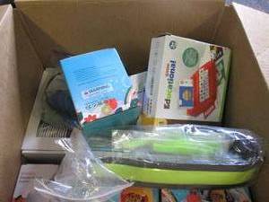 box of bubble makers, party plates ...