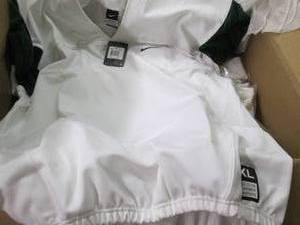 box of 16 mens new nike 3xl footbal...