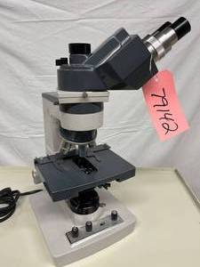 WOW MSRP $3500&nbspAmerican Optical One-Ten Power Light Up Binocular Microscope With 5 Objectives - Head With Eyepieces &amp Lens Swivels For Perfect Viewing Of Speciman - Great Working Condition
