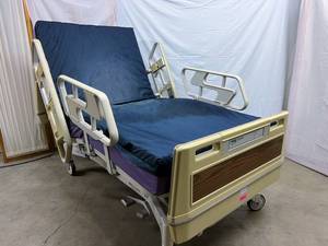 WOW MSRP $14,000 HILL ROM ADVANCE SERIES HI LOW ELECTRIC ADJUSTABLE BACK &amp KNEE HOSPITAL BED WCHAIR POSITION INCLUDES USED MATTRESS THAT PREVENTS BED SORES GREAT WORKING CONDITION