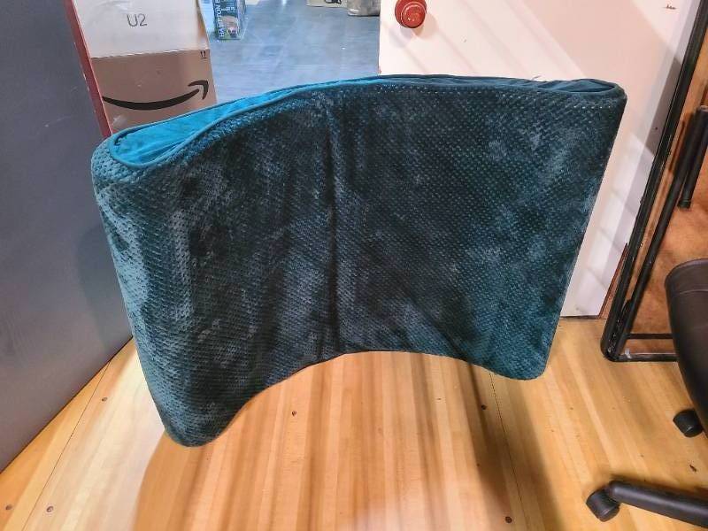 lot 5 image: Furhaven Orthopedic, Cooling Gel, and Memory Foam Pet Bed Lux Lounger