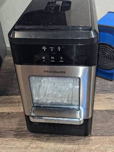 lot 18 image: Frigidaire Countertop Crunchy Chewable Nugget Ice Maker, 44lbs per day, Self Cleaning Function