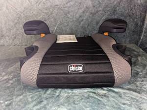 lot 40 image: Chicco Go-fit Backless Booster