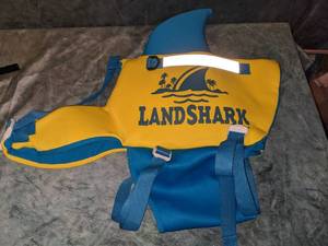 lot 36 image: Margaritaville Landshark Reflective Pet Life Jacket
