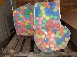 lot 67 image: An Abundance of Click n Play Plastic Play Balls
