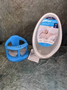 lot 42 image: Angelcare Bath Support & Bath Ring