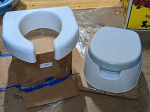 lot 121 image: Potty Training Chair and Seat