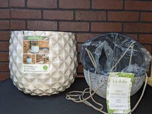 lot 131 image: (3) Outdoor Plant Pots