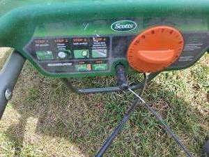 Scotts fertilizer lawn seed spreader lg. size
