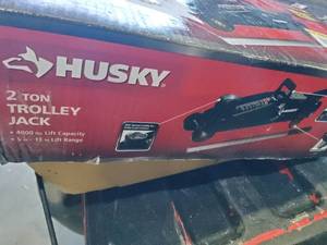 Husky 2-ton floor jack, NEW