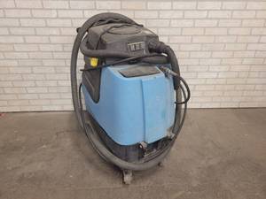 lot 387 image: MYTEE GranPrixII Interior Auto Carpet Shampooer  Vacuum - Parts Only, Unknown Condition