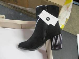 Janelle Fet - size 5 Womens Boots...