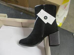 Janelle Fet - size 5 Womens Boots...
