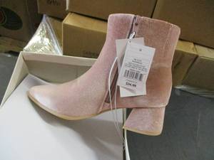 Delihah size 6 Memory Foam Boots...