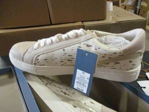 Brittin Memory Foam Sneakers size 1...