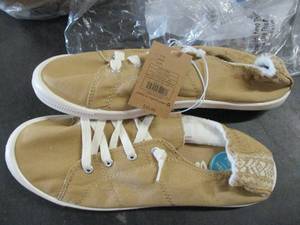 Lennie Taupe Size 11 Shoes...