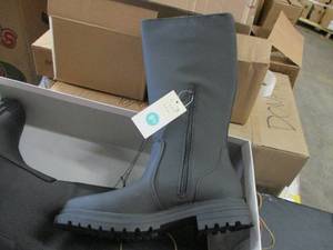 Judy boots Black Size 9.5...