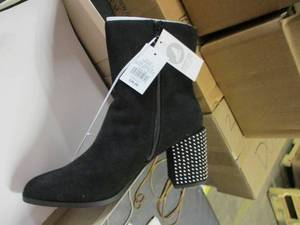 Janelle Jet size 12 Boots...