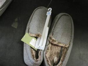 Goodfellow size L Slippers...
