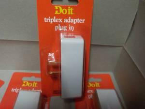 Case of Do It Triplex Adapter Plug ...