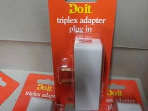 Case of Do It Triplex Adapter Plug ...